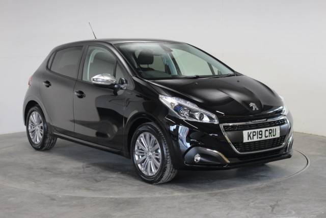 Peugeot 208 1.2 PureTech 82 Signature 5dr [Start Stop] Hatchback Petrol Black